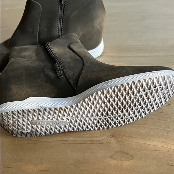 BareTraps Dark Gray Ankle Booties - Picture 4 of 6